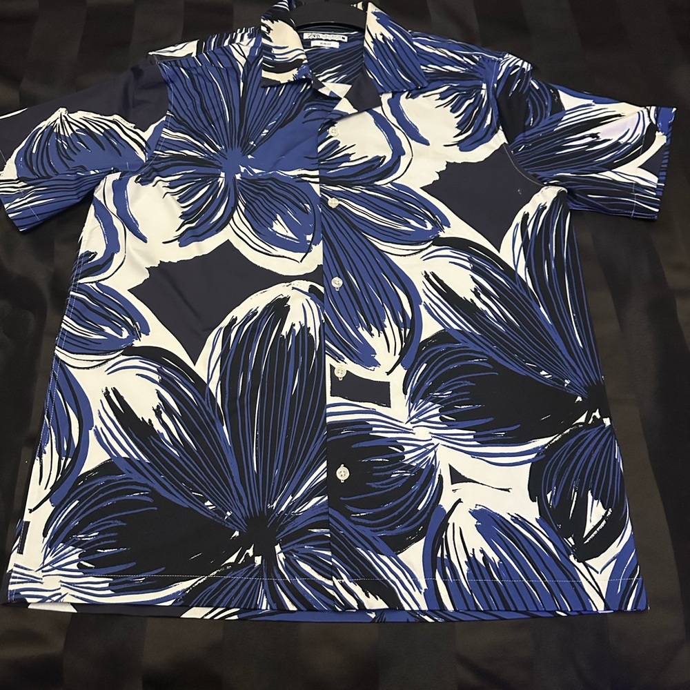 Zara Men's Navy and White Floral Shirt